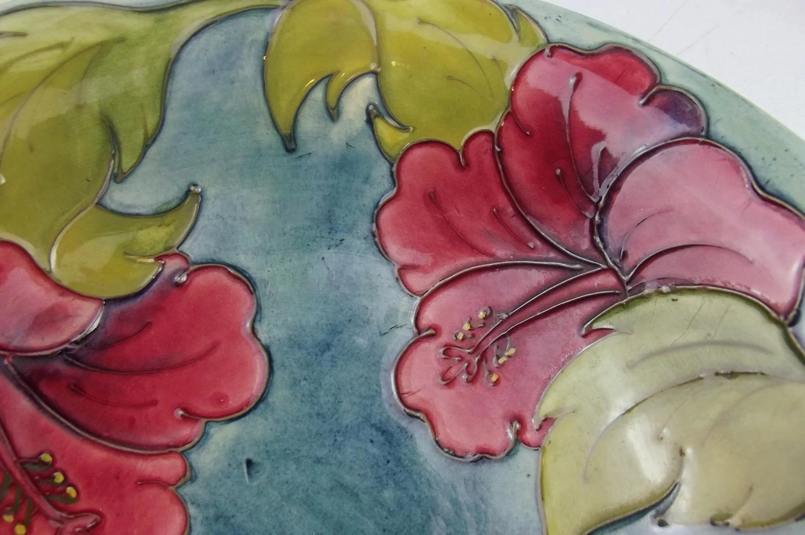 Moorcroft Hibiscus Pattern Bowl With Queen Mary Label - Image 5