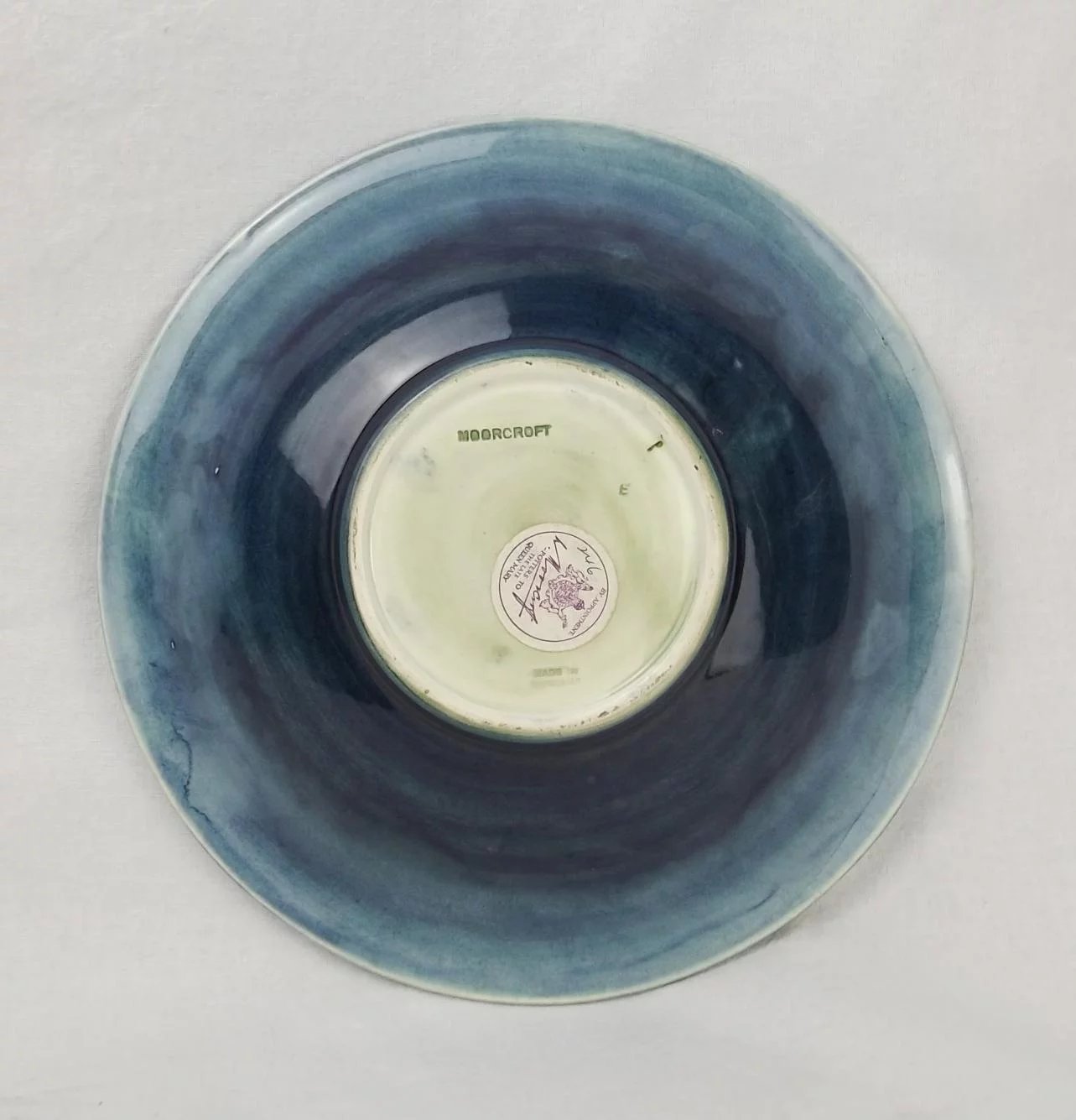 Moorcroft Hibiscus Pattern Bowl With Queen Mary Label - Image 6