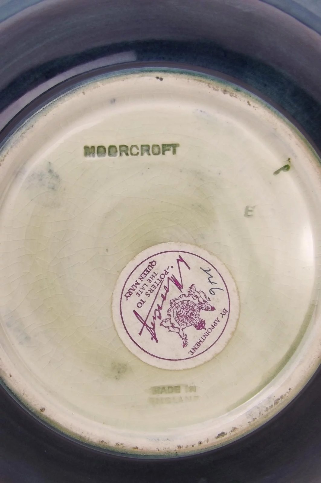 Moorcroft Hibiscus Pattern Bowl With Queen Mary Label - Image 7