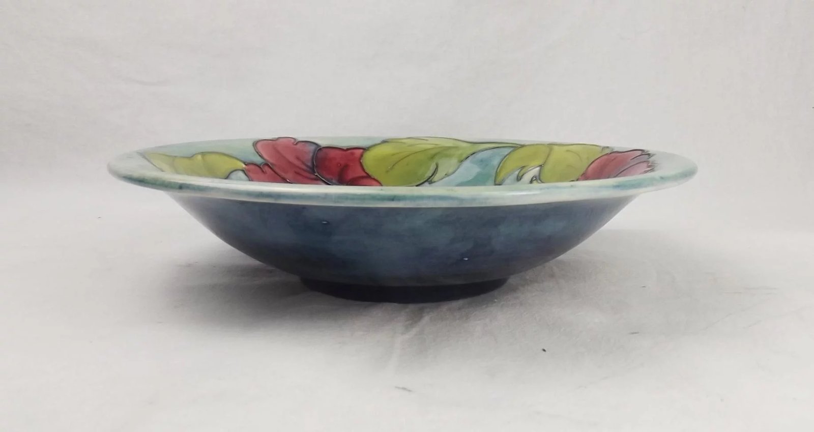 Moorcroft Hibiscus Pattern Bowl With Queen Mary Label - Image 8