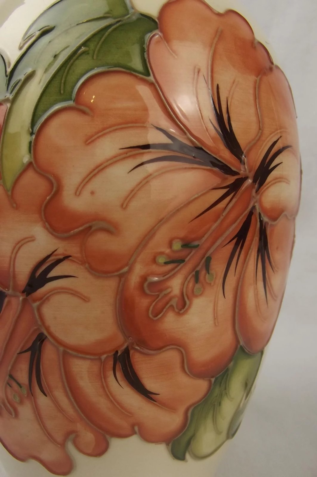Moorcroft Hibiscus Pattern Ceramic Vase - Image 8