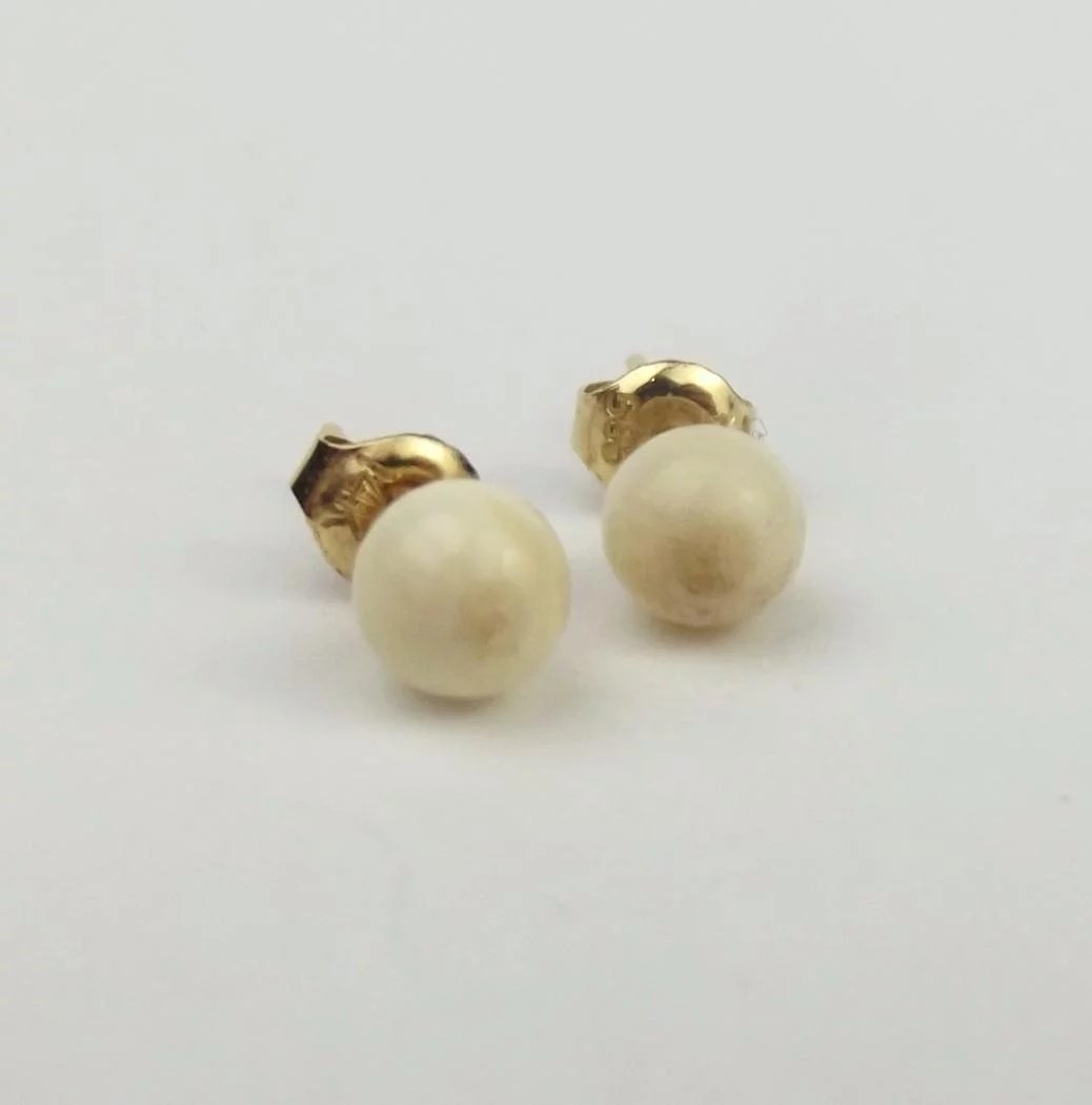 Pair Of 14ct Yellow Gold Carved Seashell Earrings - Image 3