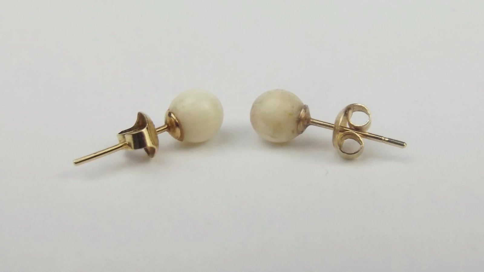 Pair Of 14ct Yellow Gold Carved Seashell Earrings - Image 5