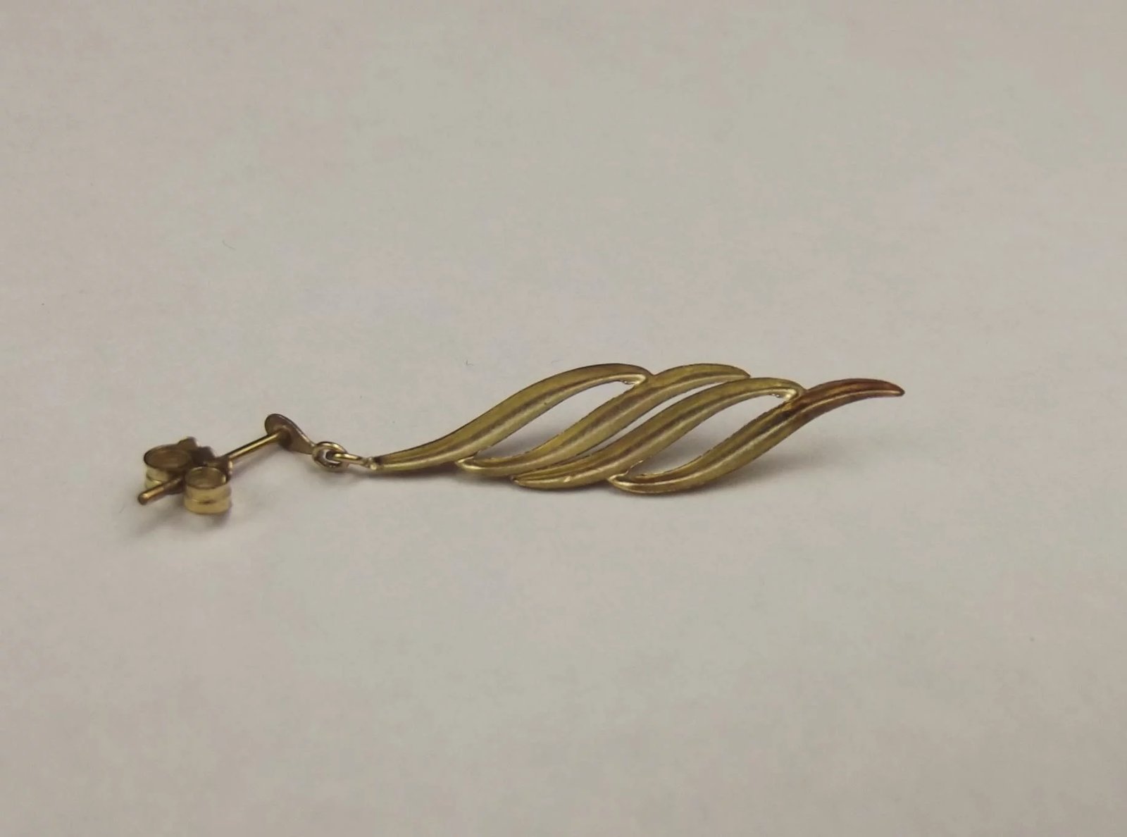Pair Of 9ct Gold Earrings - Image 4