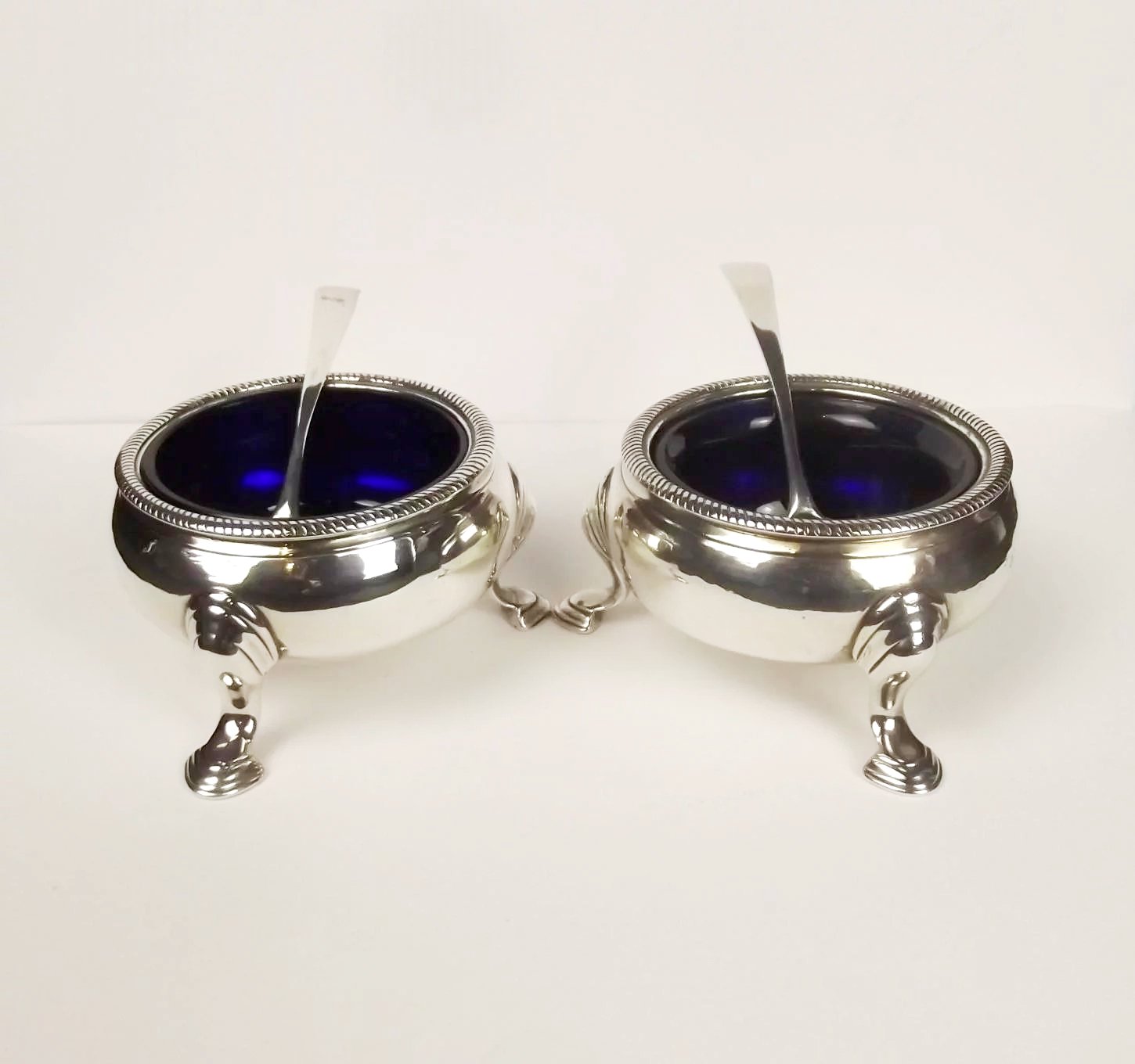 Pair Of George II Open Silver Cauldron Salts London 1740 With Liners & Spoons