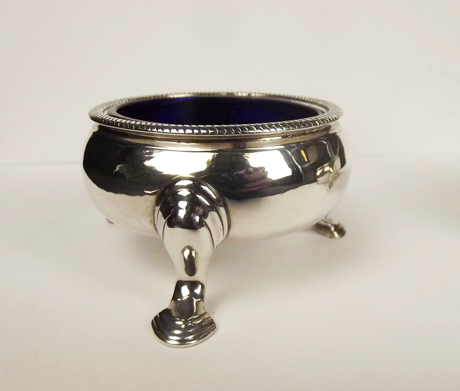 Pair Of George II Open Silver Cauldron Salts London 1740 With Liners & Spoons - Image 3