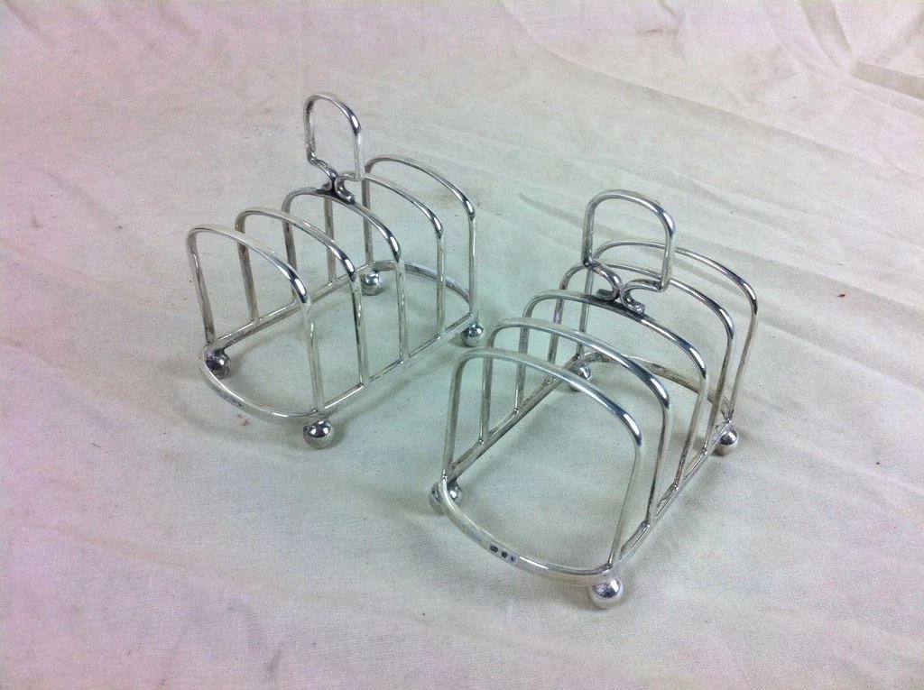 Pair of Silver 4 Slice Toast Racks London 1931, 162g - Image 2