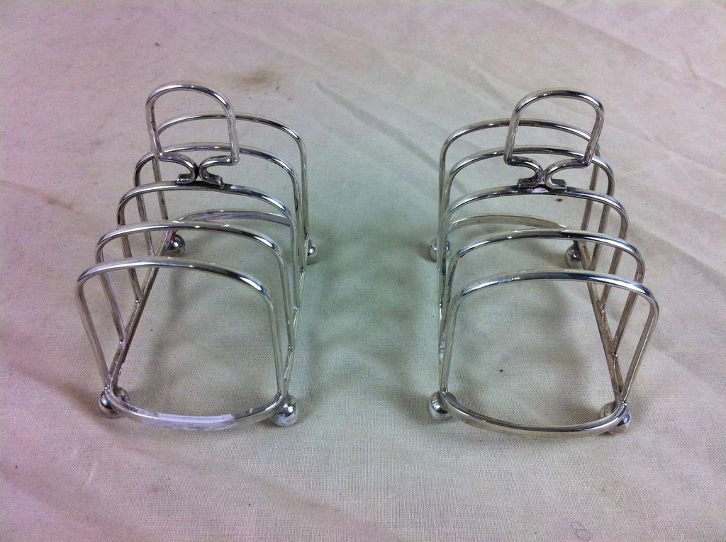 Pair of Silver 4 Slice Toast Racks London 1931, 162g - Image 4