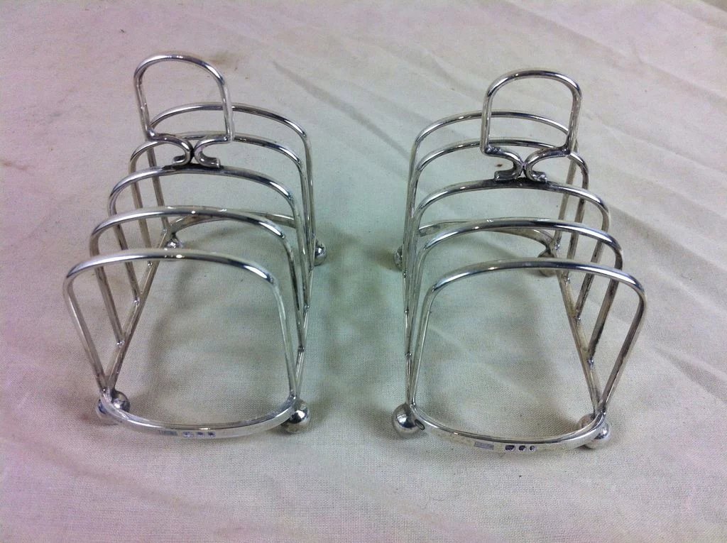 Pair of Silver 4 Slice Toast Racks London 1931, 162g - Image 6