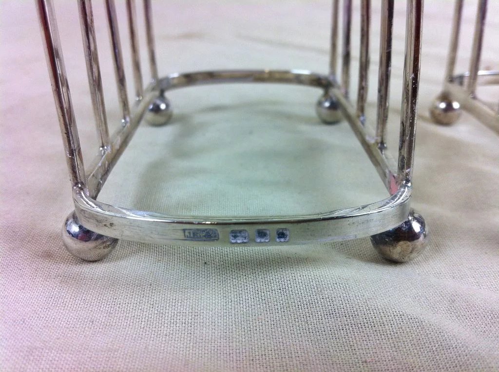 Pair of Silver 4 Slice Toast Racks London 1931, 162g - Image 7