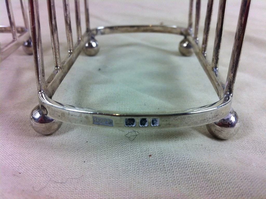 Pair of Silver 4 Slice Toast Racks London 1931, 162g - Image 8