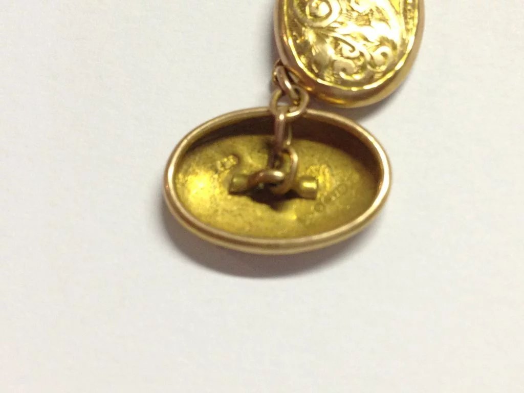 Pair Of Vintage 9ct Gold Oval Engraved Cufflinks - Image 4