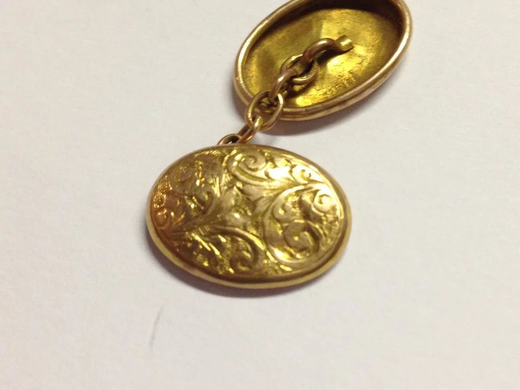Pair Of Vintage 9ct Gold Oval Engraved Cufflinks - Image 9
