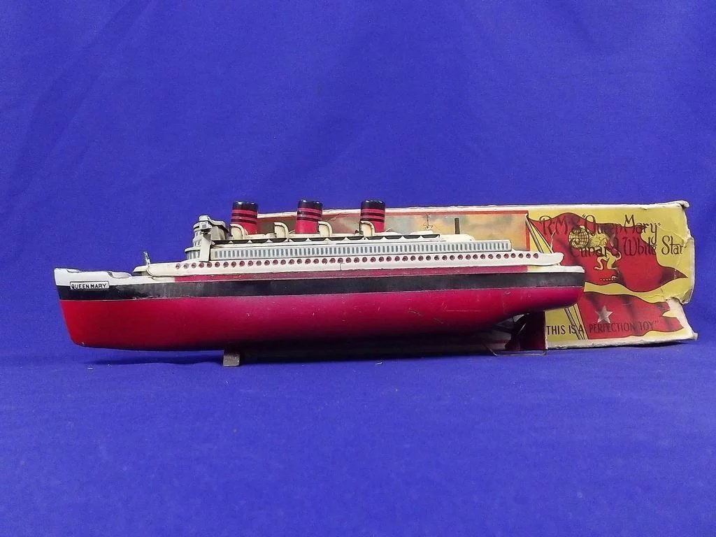 Pre War Boxed German Made Clockwork Tinplate RMS Queen Mary Liner - Image 2