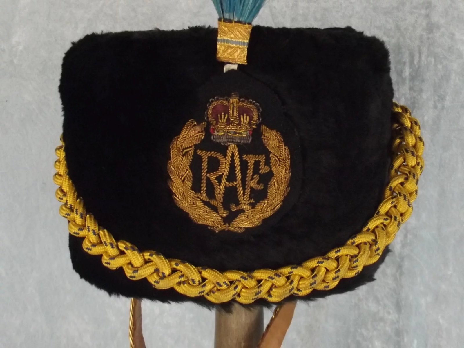 QE2 Royal Air Force Musicians Plumed Busby & Chinstrap - Image 3