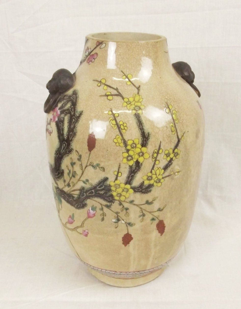 Qing 19th Century Chinese Porcelain Crackle Glaze Vase With Ring Turned Handles In The Famille Rose Palette - Image 14