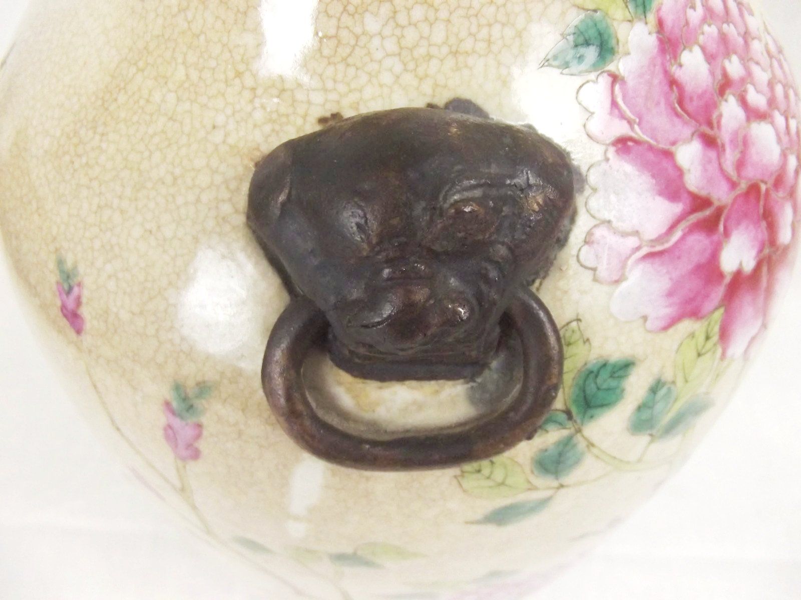Qing 19th Century Chinese Porcelain Crackle Glaze Vase With Ring Turned Handles In The Famille Rose Palette - Image 5