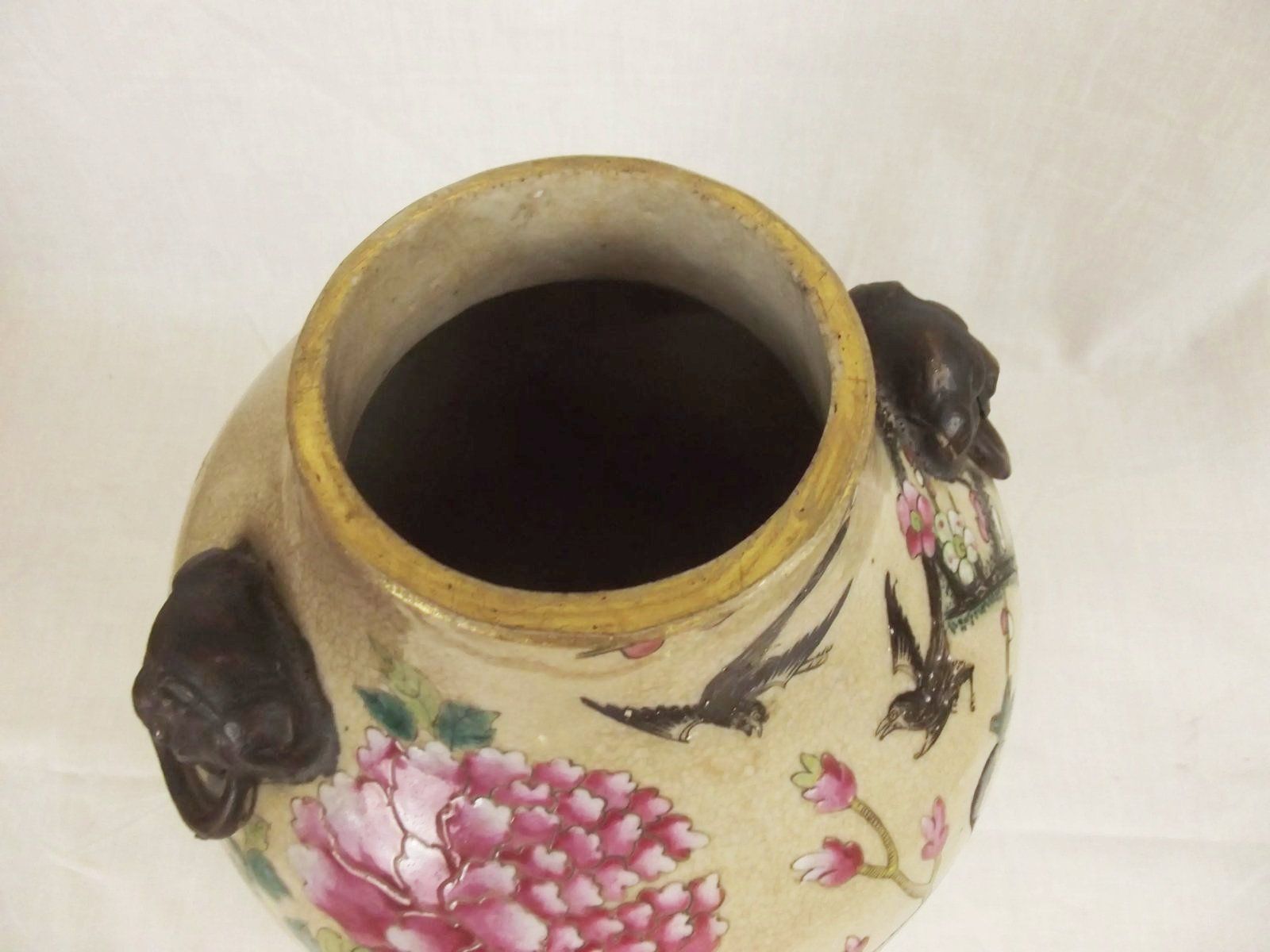 Qing 19th Century Chinese Porcelain Crackle Glaze Vase With Ring Turned Handles In The Famille Rose Palette - Image 8