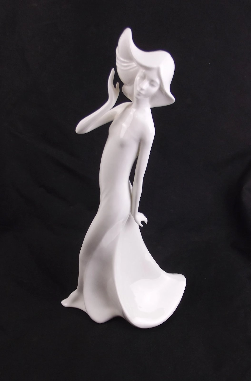 Royal Doulton Carefree Figurine HN3026 - Image 2