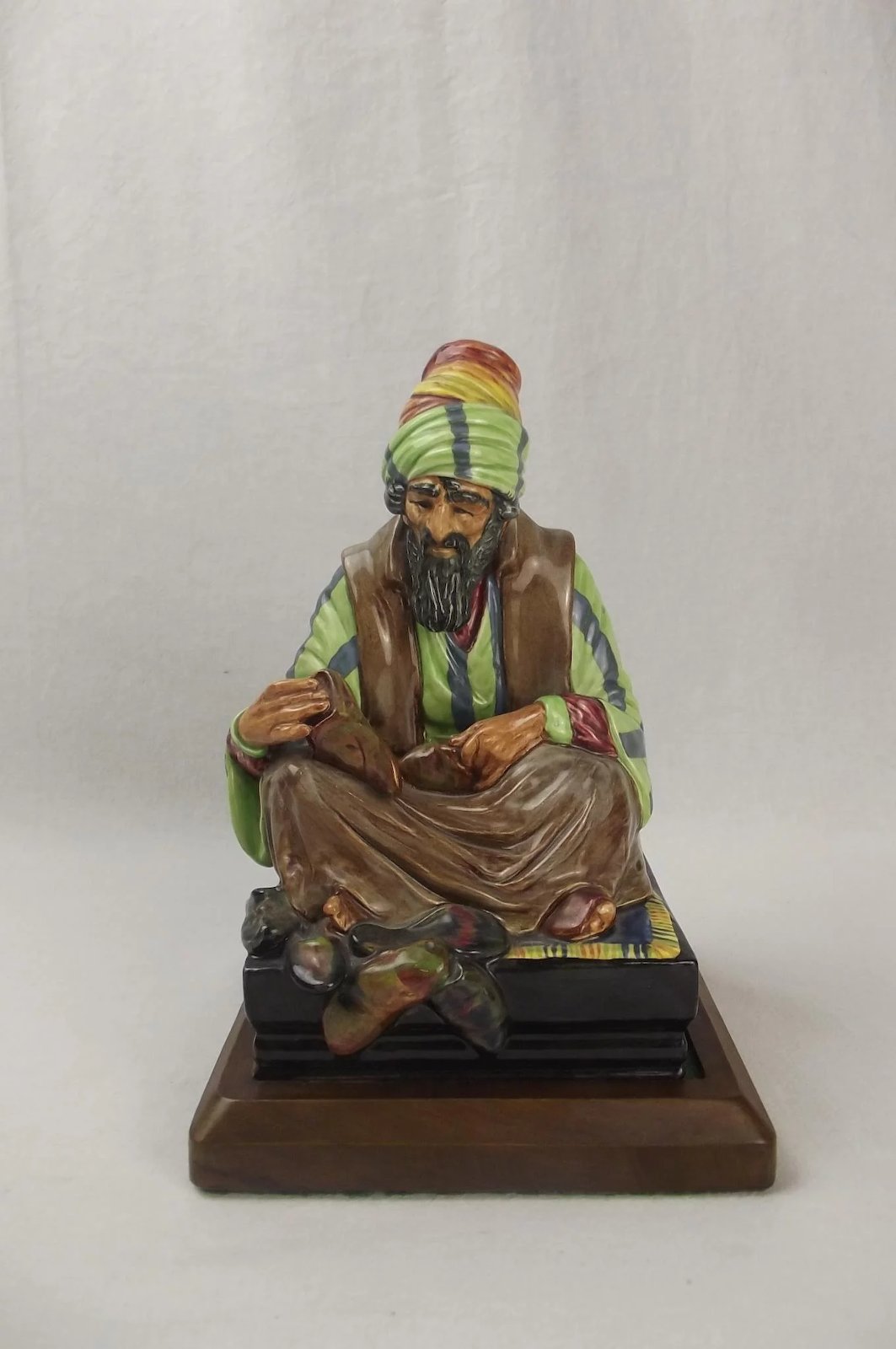 Royal Doulton Ceramic Figure – Cobbler HN1706 - Image 2