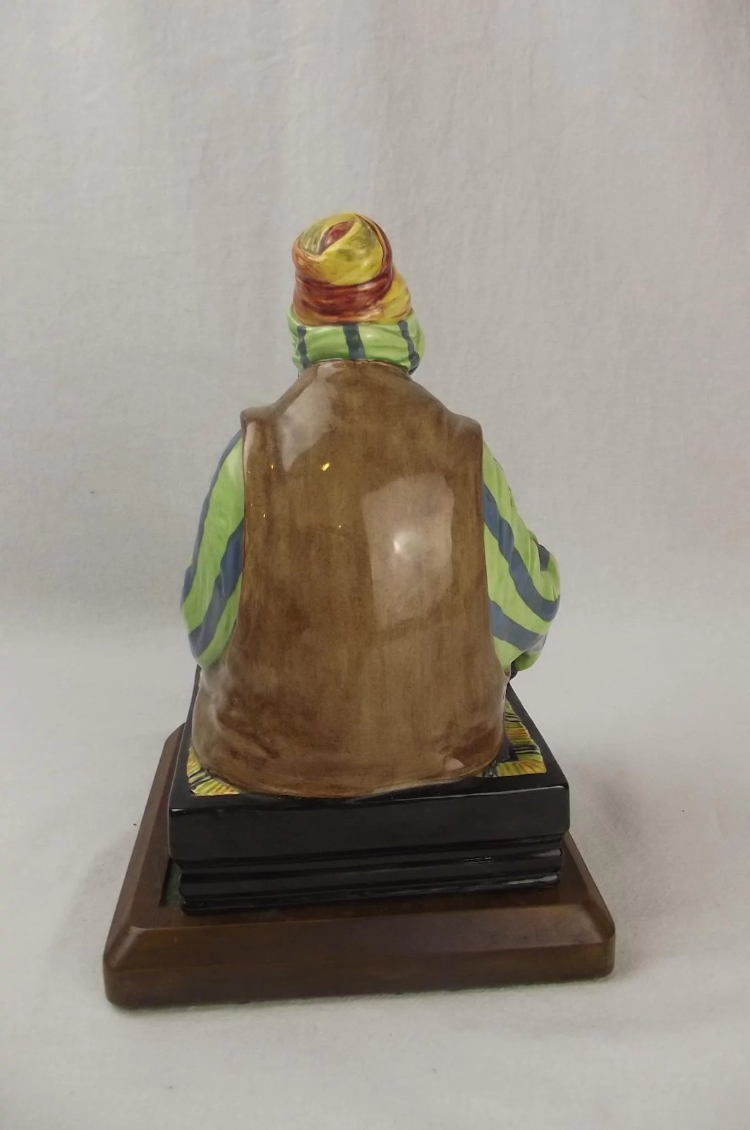 Royal Doulton Ceramic Figure – Cobbler HN1706 - Image 4