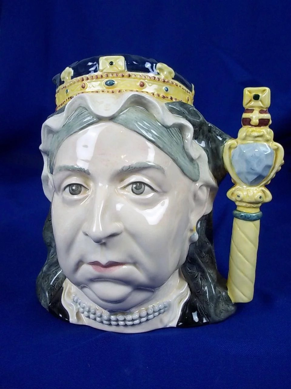 Royal Doulton Character Jug "Queen Victoria" D6788 Specialist Guild Colourway - Image 2