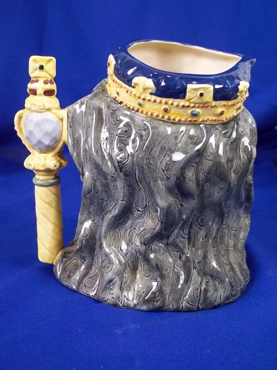 Royal Doulton Character Jug "Queen Victoria" D6788 Specialist Guild Colourway - Image 4