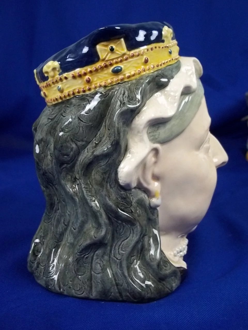 Royal Doulton Character Jug "Queen Victoria" D6788 Specialist Guild Colourway - Image 5