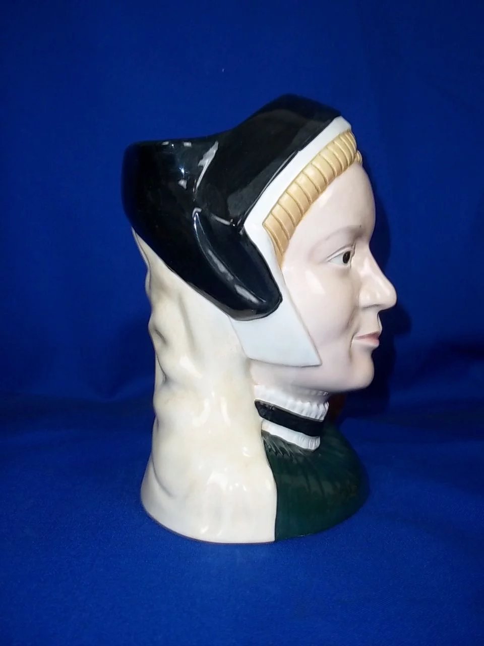 Royal Doulton Character Jug 'Jane Seymour' No. D6646 - Large - Image 3