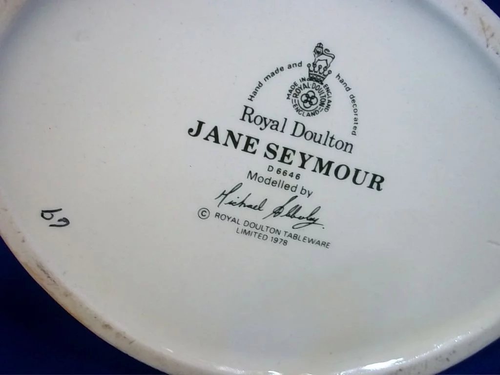 Royal Doulton Character Jug 'Jane Seymour' No. D6646 - Large - Image 8