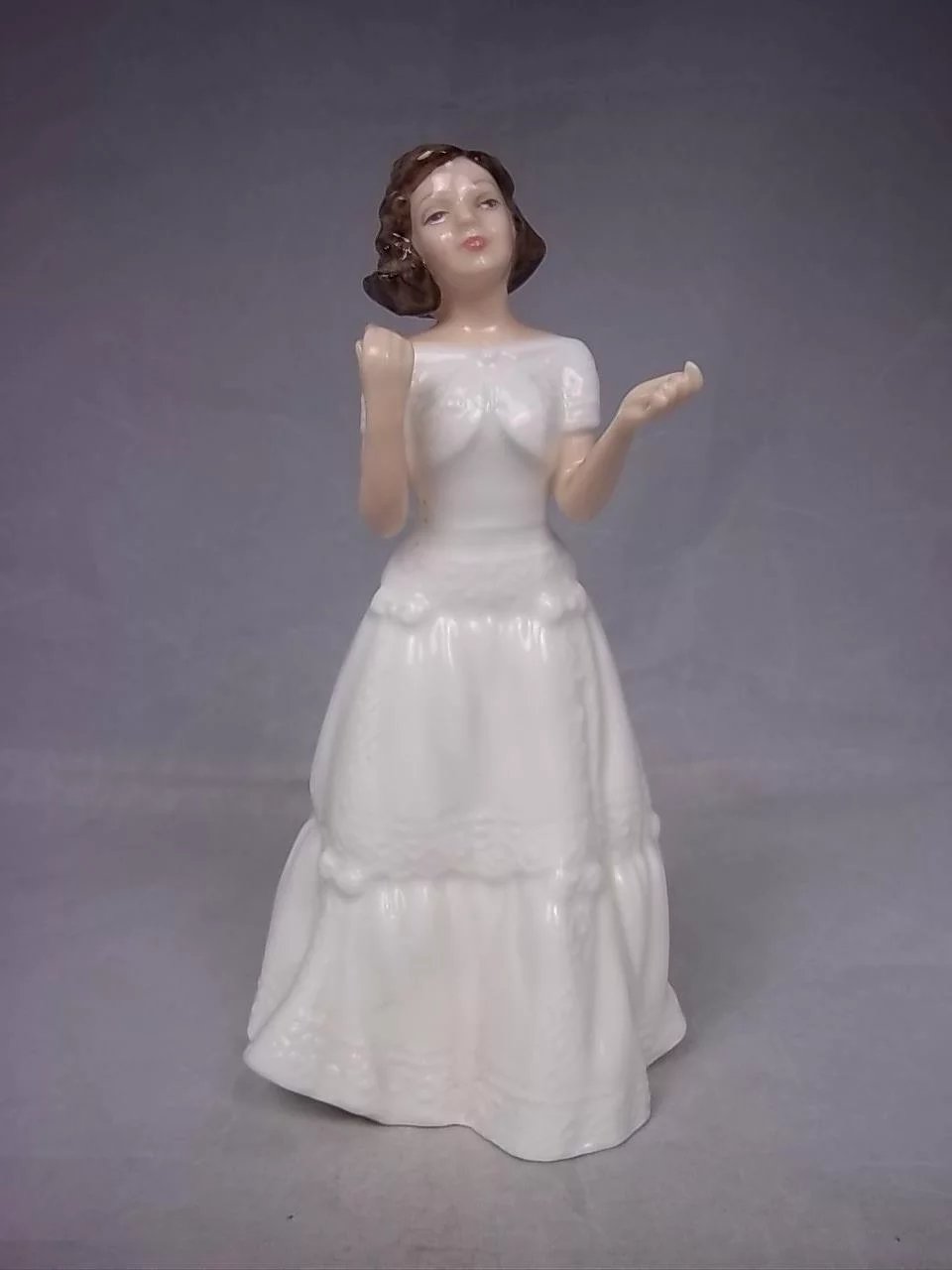 Royal Doulton Figurine 'Welcome', HN3764, Designed by Nada Pedley - Image 2