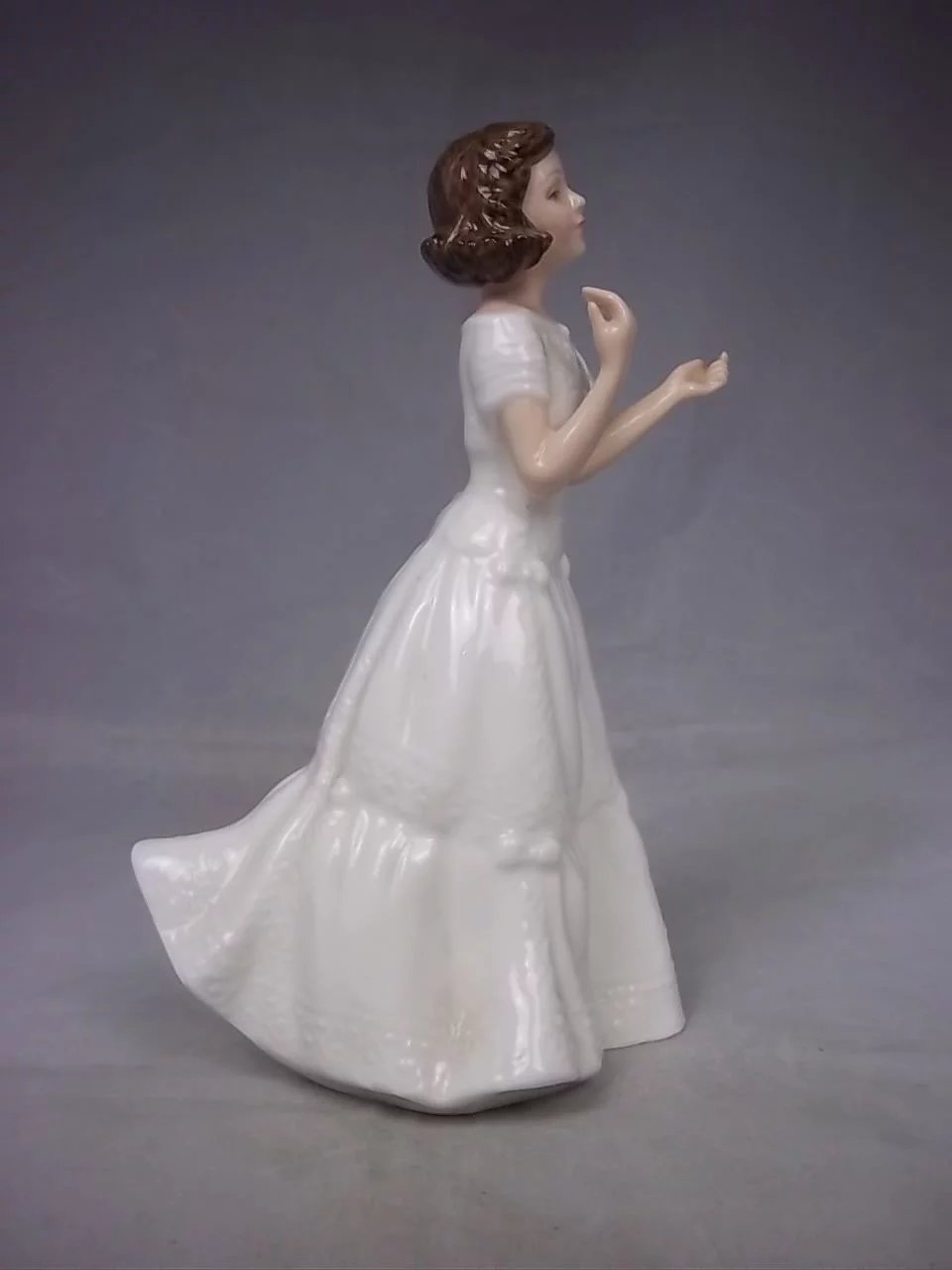 Royal Doulton Figurine 'Welcome', HN3764, Designed by Nada Pedley - Image 3