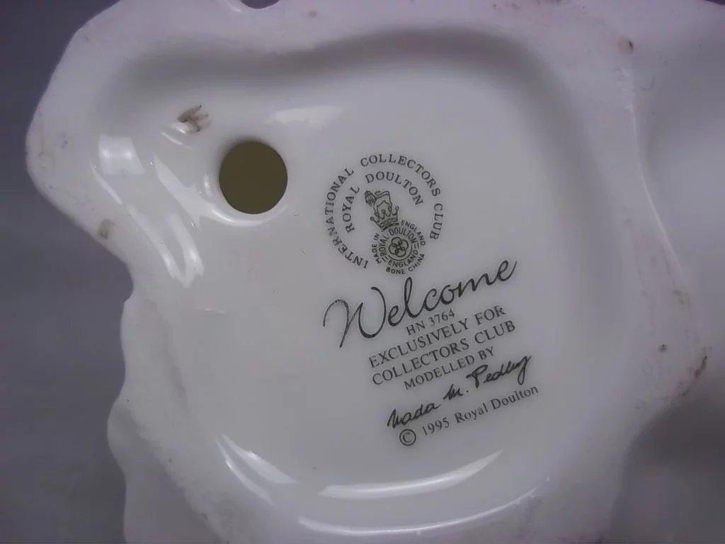 Royal Doulton Figurine 'Welcome', HN3764, Designed by Nada Pedley - Image 8