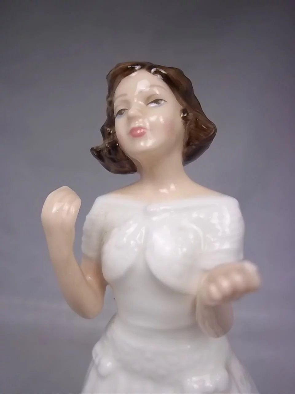 Royal Doulton Figurine 'Welcome', HN3764, Designed by Nada Pedley - Image 9