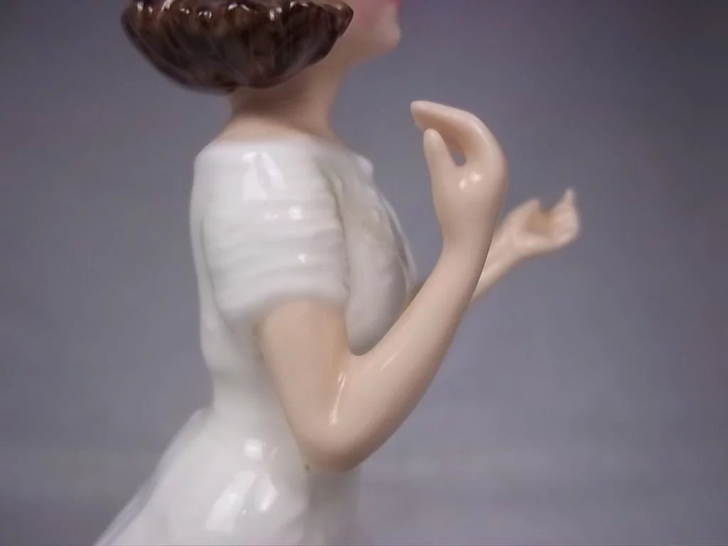 Royal Doulton Figurine 'Welcome', HN3764, Designed by Nada Pedley - Image 10