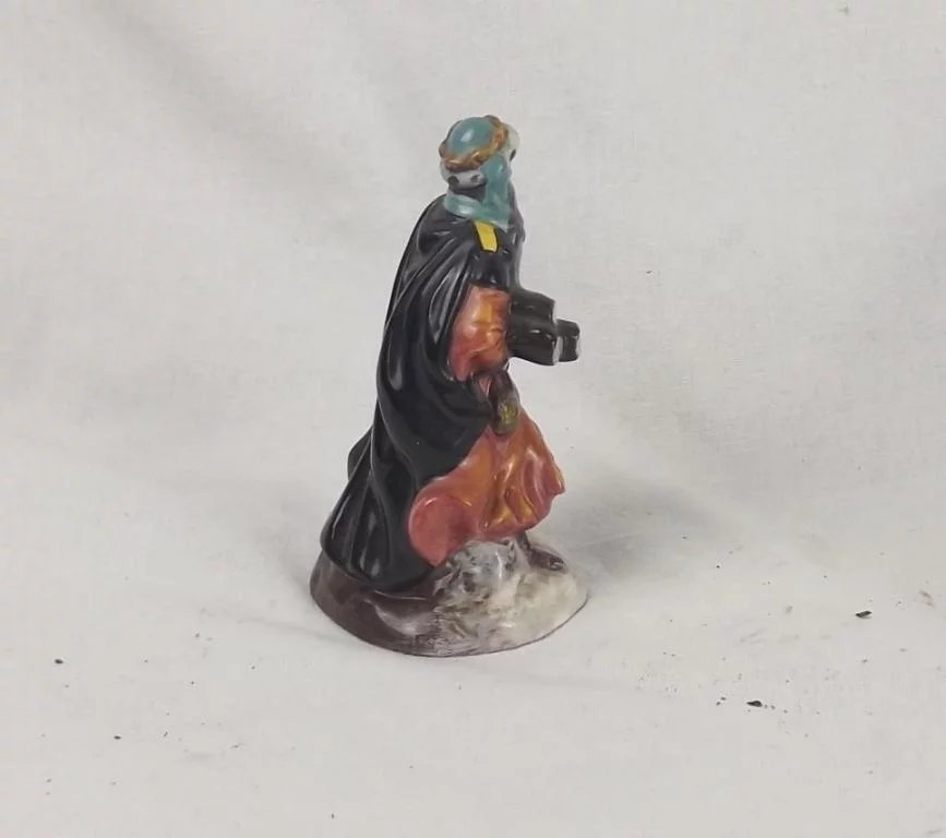 Royal Doulton Good King Wenceslas Miniature Figurine - Image 3