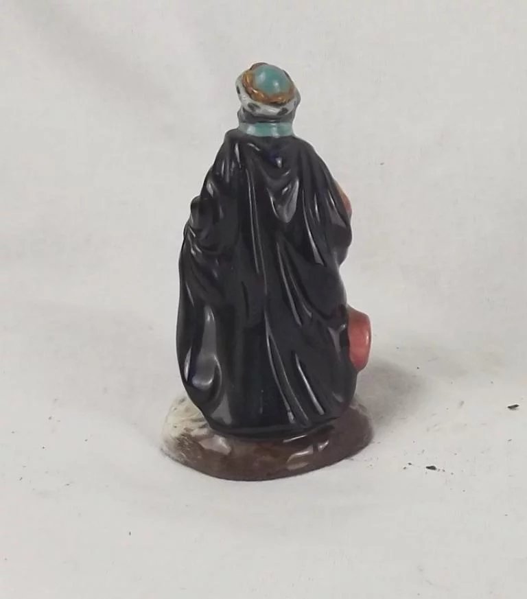 Royal Doulton Good King Wenceslas Miniature Figurine - Image 4