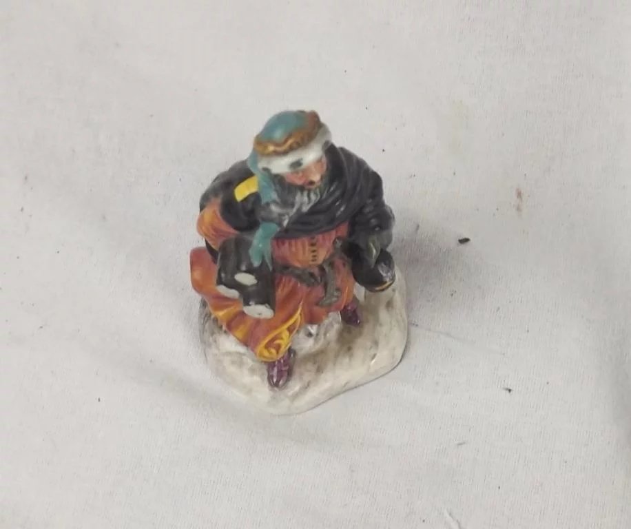 Royal Doulton Good King Wenceslas Miniature Figurine - Image 6
