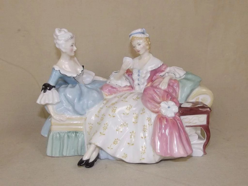 Royal Doulton HN2149 The Love Letter Double Figurine - Image 2
