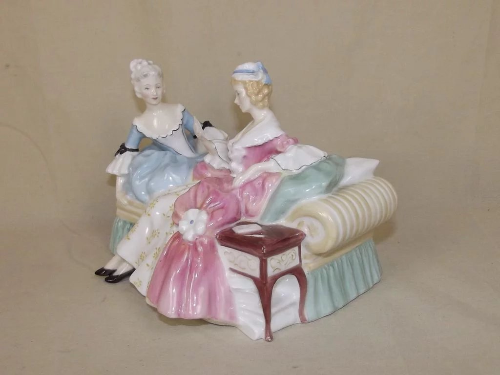 Royal Doulton HN2149 The Love Letter Double Figurine - Image 3