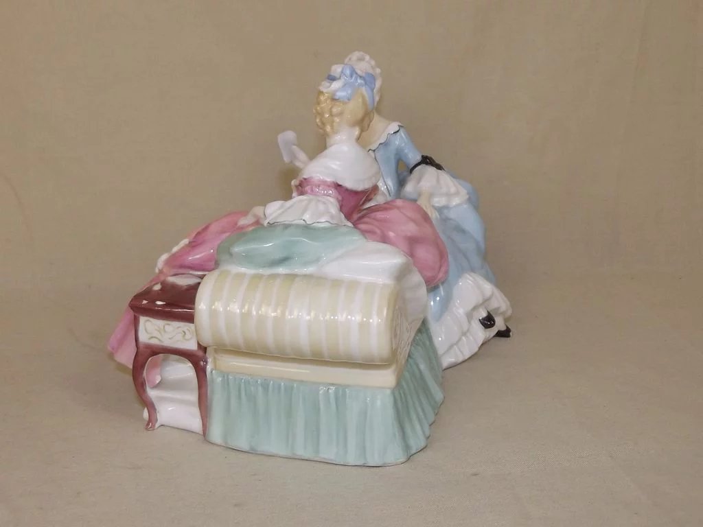 Royal Doulton HN2149 The Love Letter Double Figurine - Image 4