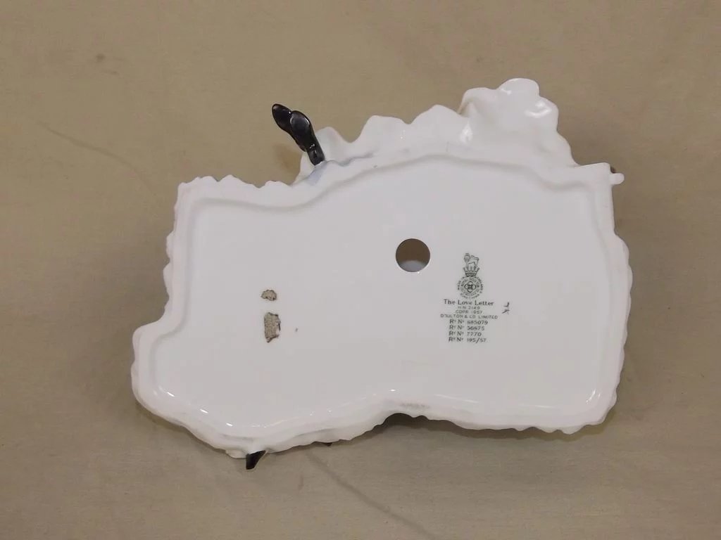 Royal Doulton HN2149 The Love Letter Double Figurine - Image 7