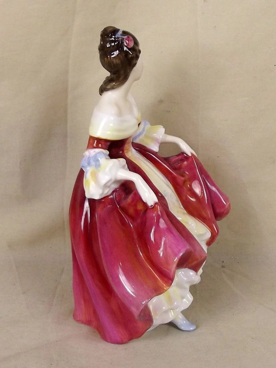 Royal Doulton HN2229 - Southern Belle - Image 3