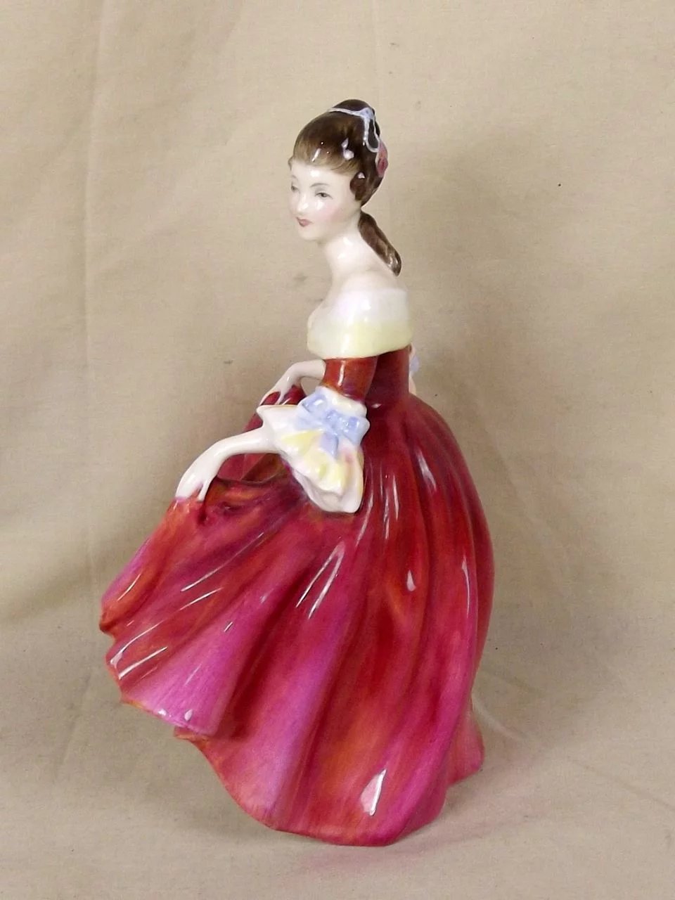 Royal Doulton HN2229 - Southern Belle - Image 5