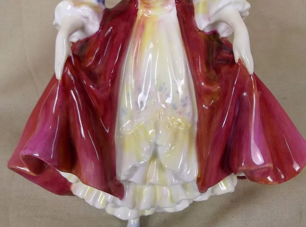 Royal Doulton HN2229 - Southern Belle - Image 8
