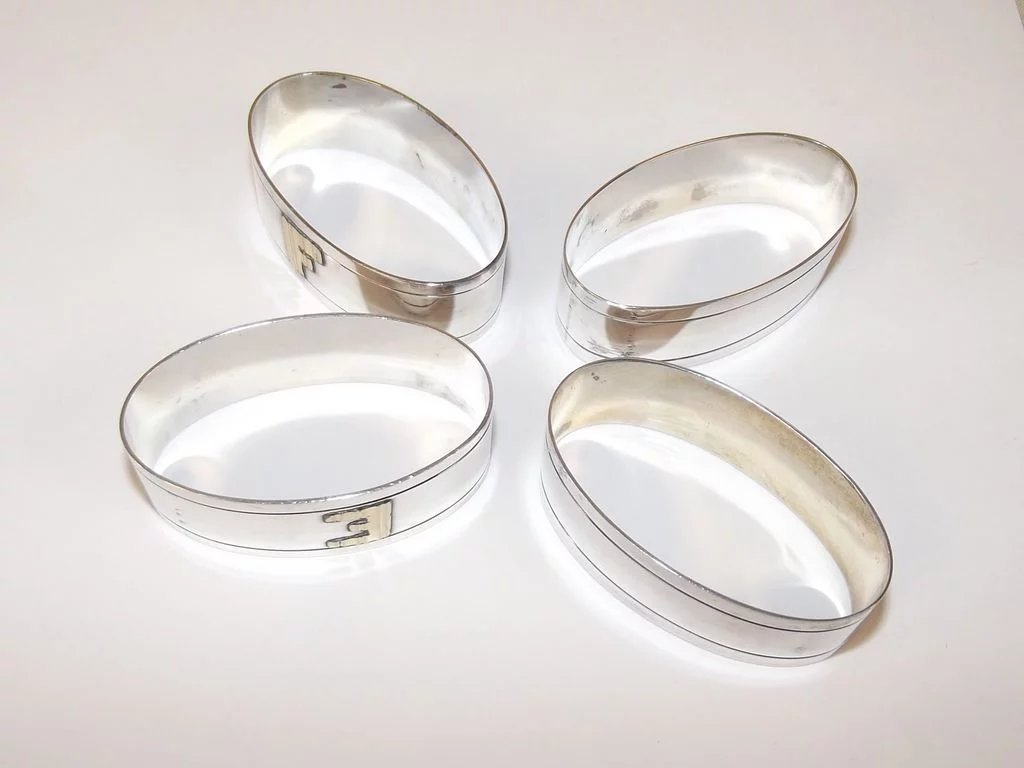 Set of Four Sterling Silver 'FE' Initialled Napkin Rings, Hallmarked B-ham 1965 - Image 8