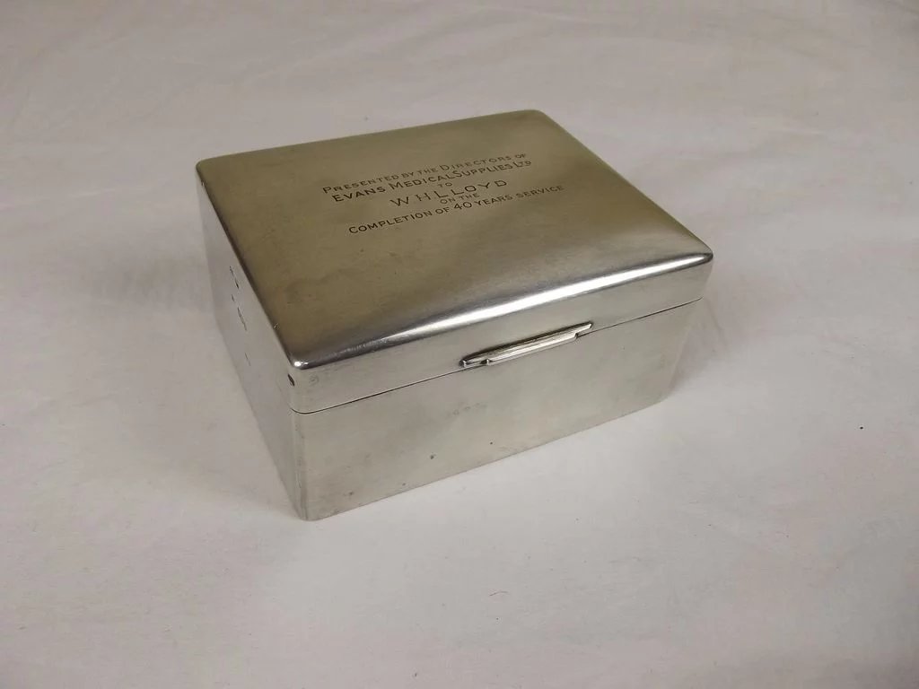 Silver Cigarette Box By Walker & Hall - Sheffield 1951, 420 g - Image 4