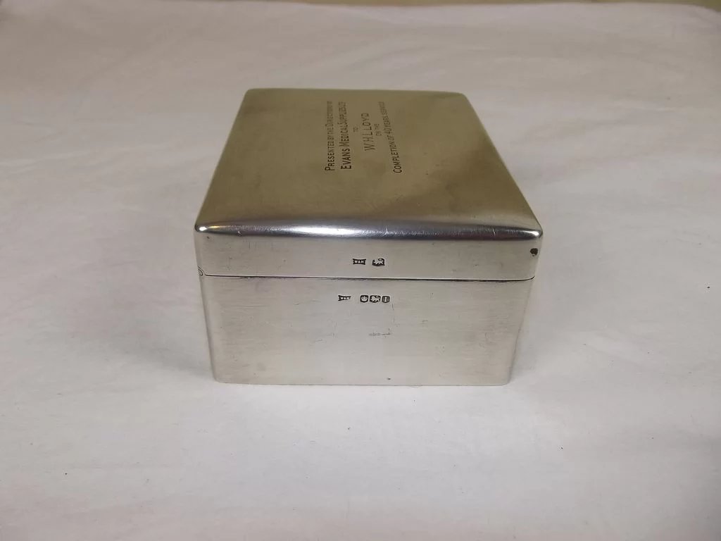 Silver Cigarette Box By Walker & Hall - Sheffield 1951, 420 g - Image 6