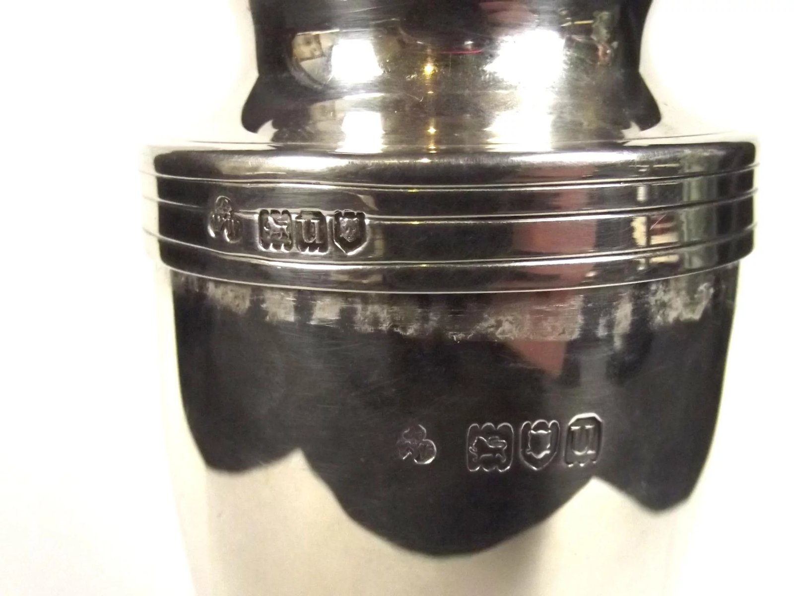 Silver London 1915 George III Style Sugar Shaker - Image 3