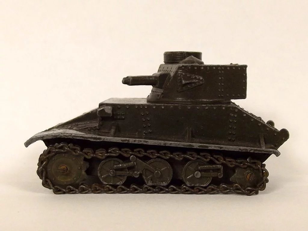 US Issue Dinky No152a Light Tanks With Chains, c1950-54 #2 - Image 4
